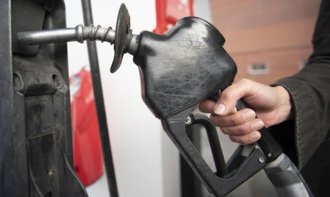 安省立法降低汽油税 阿尔伯塔暂停省汽油税