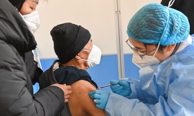 魁省防疫专家不再建议所有人接种疫苗加强针