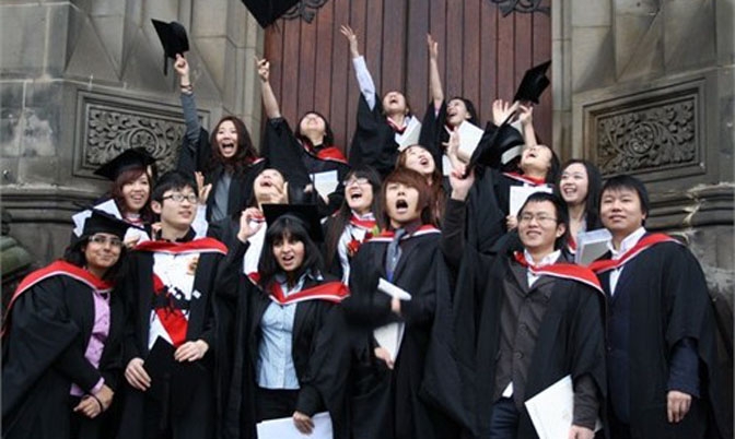英国1/4研究生是中国人 中国学生人数约等于本国学生
