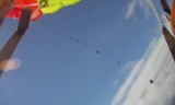 挪威男子高空跳伞 险被时速480公里陨石击中