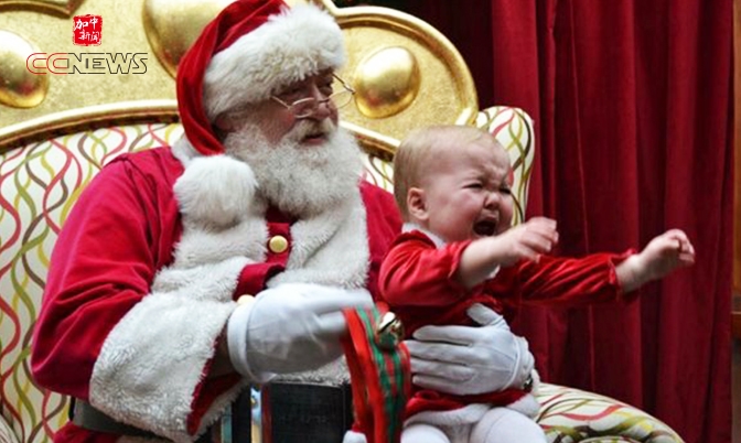加拿大看圣诞老人吓哭孩子的照片