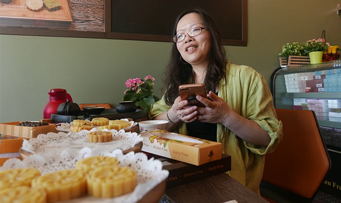 庞兆宁和她亲手打造的健康豆糕坊
