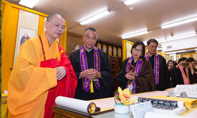 第三届加中佛教文化交流周雕版书画展揭幕