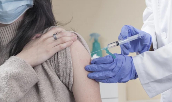 BC 省宣布明年5 月前所有省民都可注射疫苗加强针