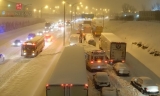 魁省政府面对质问，为何几百名司机雪夜被困高速路10多小时