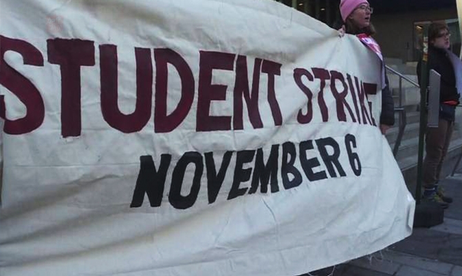 约克、怀雅逊大学学生抗议削减省级教育
